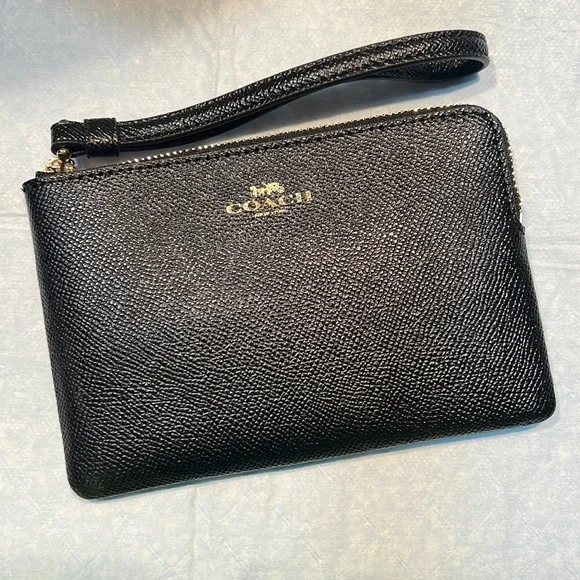 Coach Leather Corner Zip Wristlet NWT - Picture 1 of 8